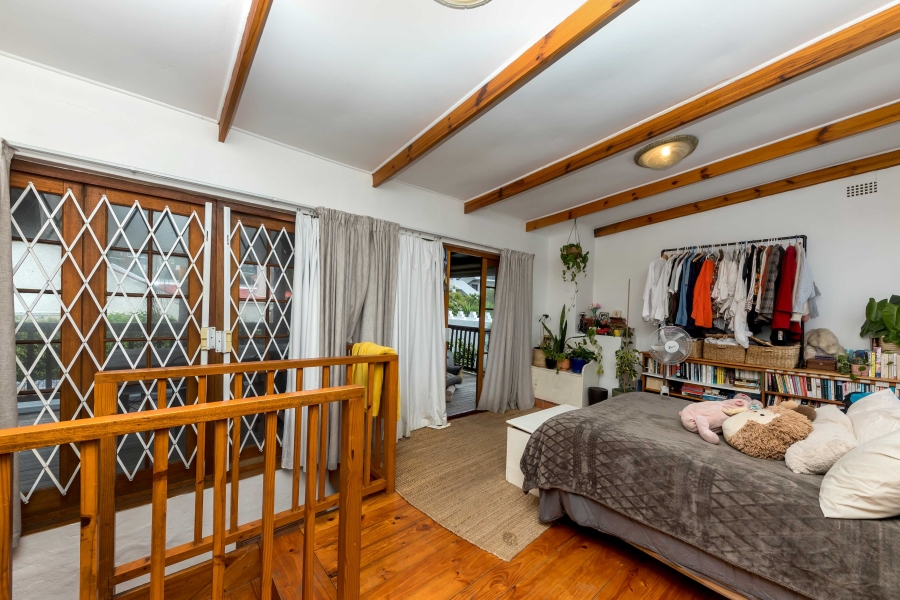 To Let 4 Bedroom Property for Rent in Vredehoek Western Cape